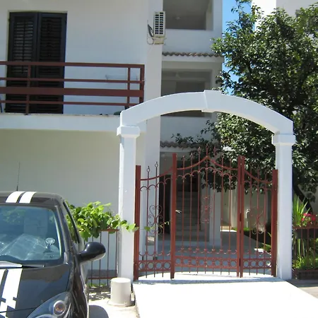Apartment Franeta *